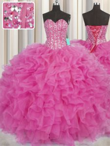 Visibles deshuesado de organza de color rosa caliente hasta el vestido de baile vestido de fiesta sin mangas longitud del piso perlas y volantes
