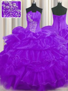 Longitud sin mangas sin tirantes del piso del vestido del quinceanera del dulce 16 que rebordea y capas arrugadas y recoge el organza púrpura