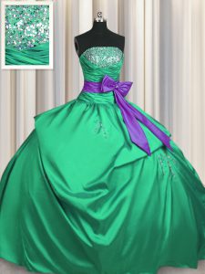 Vestido sin tirantes atractivo sin mangas de la longitud del piso del vestido del quinceanera que rebordea y recoge y bowknot el satén verde