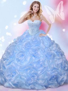 Azul vestido de baile con flores de rodar sin mangas rebordear y recoger la longitud del piso hasta el cordón dulce 16 vestido de quinceañera