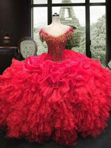 A la venta el casquillo del amor envuelve el vestido del baile de fin de curso del vestido del baile de fin de curso que rebordea y ruffles el organza rojo