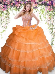 Longitud sin mangas del piso del organza atan para arriba el vestido del baile de fin de curso del vestido de bola en naranja con el rebordear y las capas arrugadas y las recolecciones
