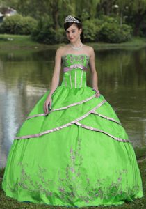Tafetán Y Satén Bordado Verde 2015 Vestidos De Quinceañera Designer