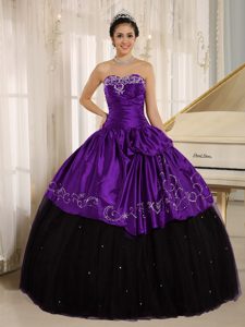 Por Encargo Beaded Y Bordado Decorate Negro Y Púrpura Vestido De Quinceañera Wear