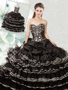 Negro ata para arriba los vestidos de quinceanera que rebordean y capas arrugadas y recogen la longitud sin mangas del piso