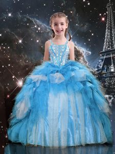 La longitud sin mangas del piso del bebé azul estupendo que rebordea y las colmenas atan para arriba el vestido del desfile de la niña