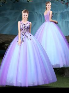 Los vestidos de bola adecuados dulce 16 vestido azul y la longitud sin mangas del piso de Tulle del v-cuello de la lila atan para arriba