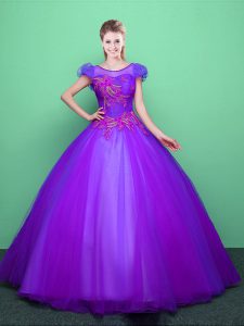 Vestidos de bola púrpuras magníficos cucharón mangas cortas longitud de piso de tul hasta encajes vestidos de quinceañera