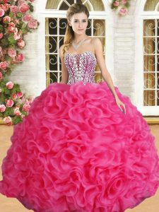 Los vestidos de bola del color de rosa caliente de la vendimia rebordean sin mangas del amor del organza y rizan la longitud del piso atan para arriba el vestido de quinceanera