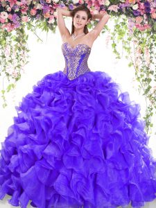 Los vestidos de bola que brillan los vestidos de bola púrpuras sin mangas del membrillo barren el tren atan para arriba