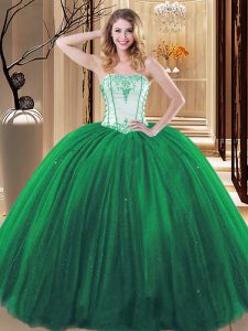 Flare verde vestidos de bola sin tirantes sin mangas Tulle longitud del piso hasta el vestido de quinceanera bordado
