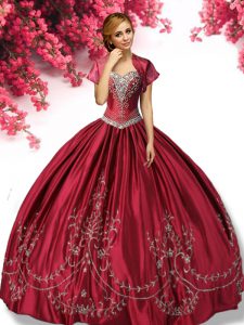 El amor clásico rojo del vino ata para arriba vestidos del quinceanera del bordado sin mangas