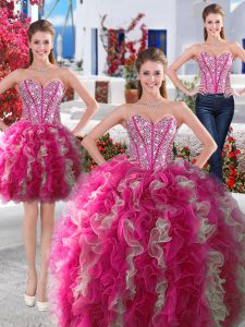 Los vestidos de bola tres pedazos apropiados dulce 16 alinean la longitud sin mangas del piso del organza del amor del blanco y del color de rosa caliente atan para arriba