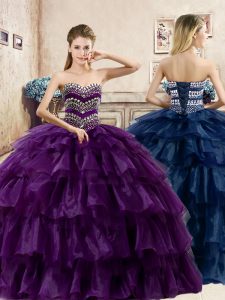 Sofisticado cariño sin mangas de quinceañera vestido de longitud del piso rebordeado y capas volantes organza púrpura