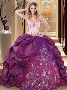 Los vestidos de bola púrpuras longitud sin mangas sin tirantes del piso del tafetán atan para arriba los vestidos del quinceanera del bordado