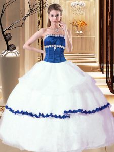 El blanco de la alta calidad ata para arriba el vestido del quinceanera del dulce 16 que rebordea longitud sin mangas del piso